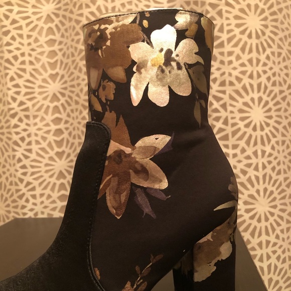 NWT Boutique Black Floral Print Metallic Booties - Picture 9 of 16